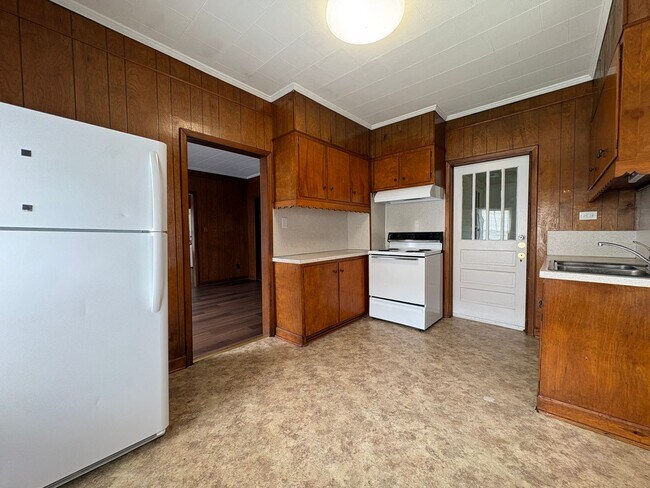 Building Photo - 507 Irene St