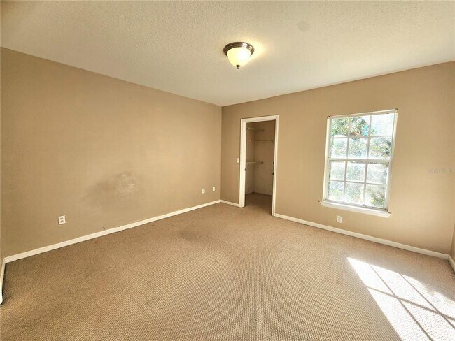 Building Photo - 712 Crest Pines Dr