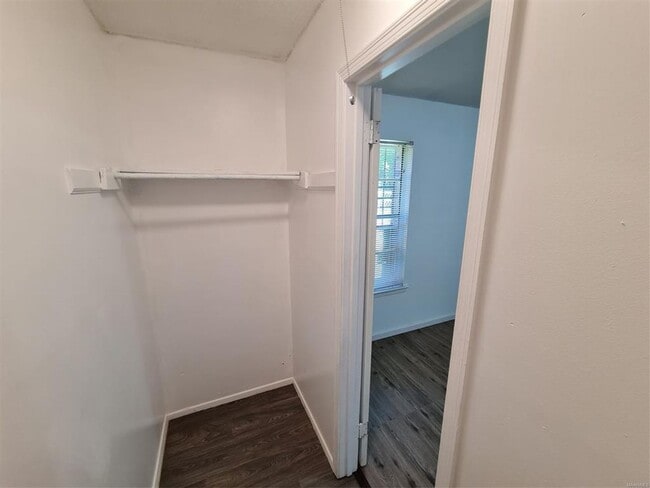 Building Photo - Washer/Dryer Included! No Carpet to worry ...