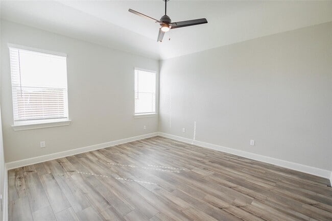 Building Photo - 613 Harbor Oaks Dr