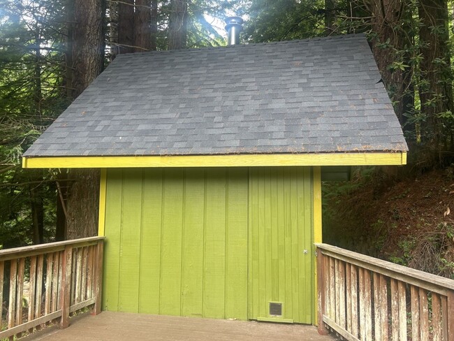 Building Photo - Bayside home nestled in the forest feature...