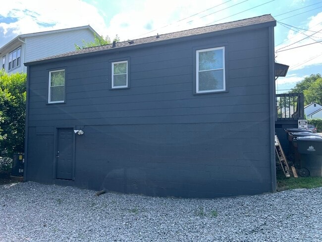 Building Photo - 833 Porter Rd