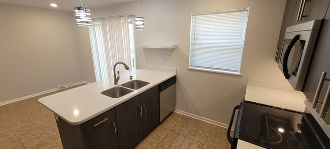 Building Photo - 405 Brewer Dr