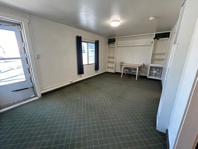 Building Photo - 821 W Main St