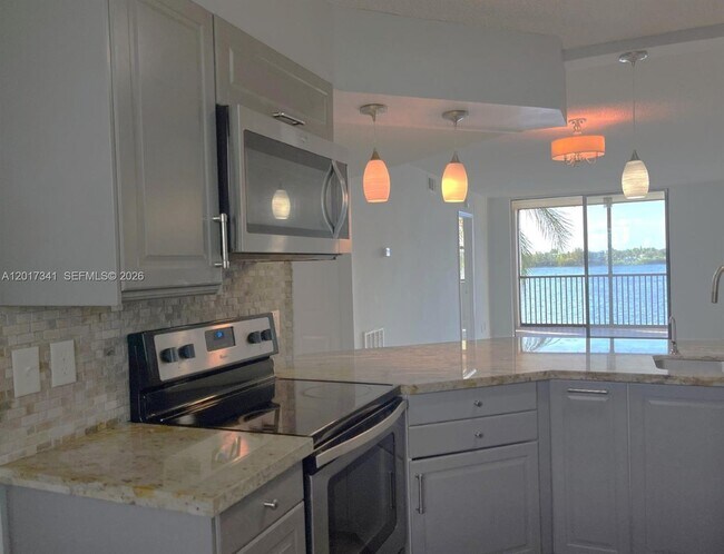 Building Photo - 117 Lake Emerald Dr