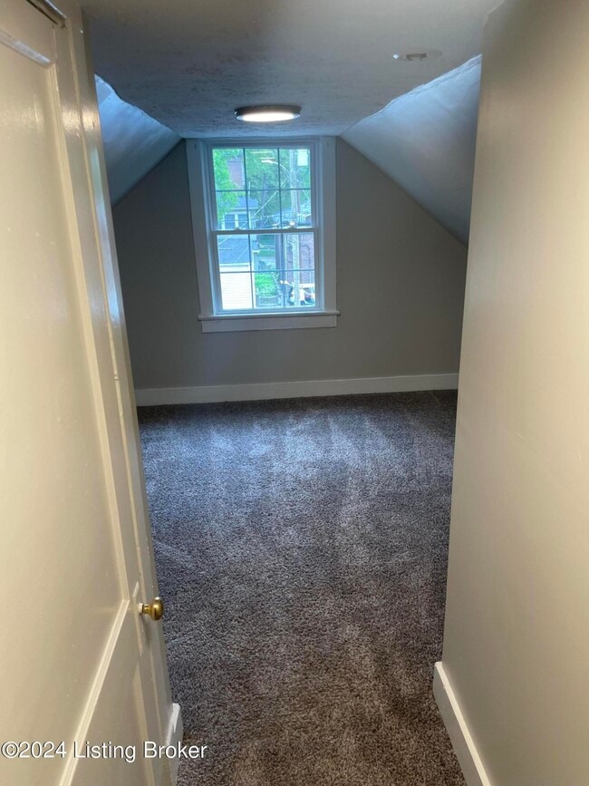 Building Photo - 2052 Midland Ave