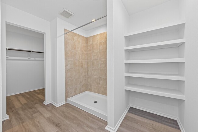 Building Photo - 14556 Lily Plns Dr
