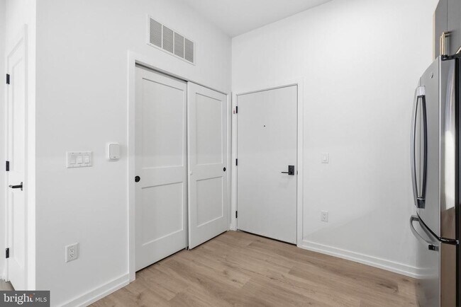 Building Photo - 203 S 13th St