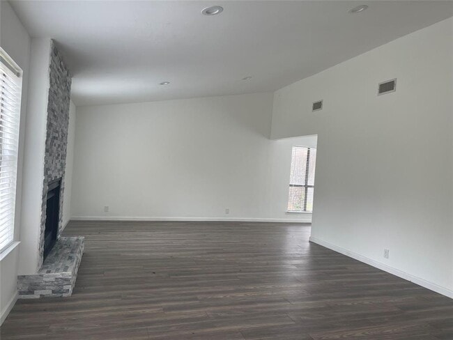 Building Photo - 3 Ridge Dr