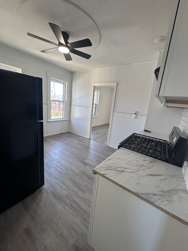 Building Photo - 223 E 27th St