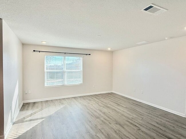 Building Photo - 5320 Peach Dr