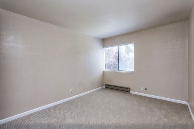 Building Photo - ? Updated 3BR/2BA Foster City Condo – Half...