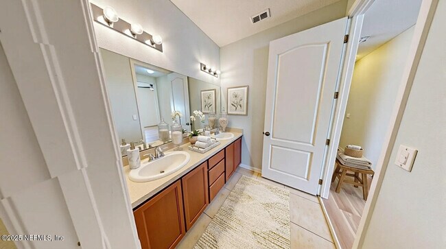 Building Photo - 15707 Lexington Park Blvd