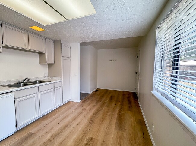 Building Photo - 7265 S 1950 E