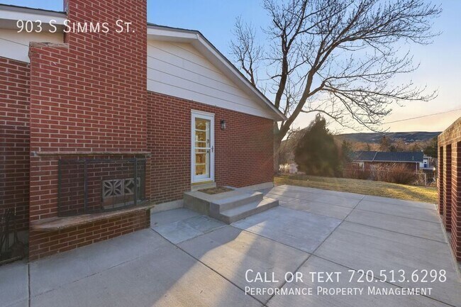 Building Photo - 903 S Simms St