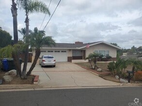 Building Photo - 421 Hillway Dr