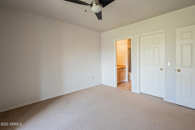 Building Photo - 4925 E Desert Cove Ave