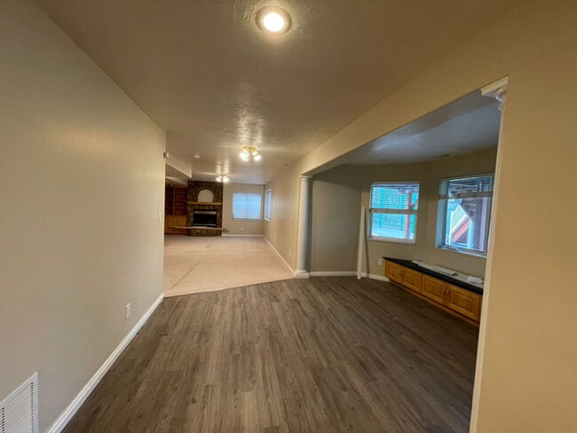 Building Photo - 279 Springridge Dr