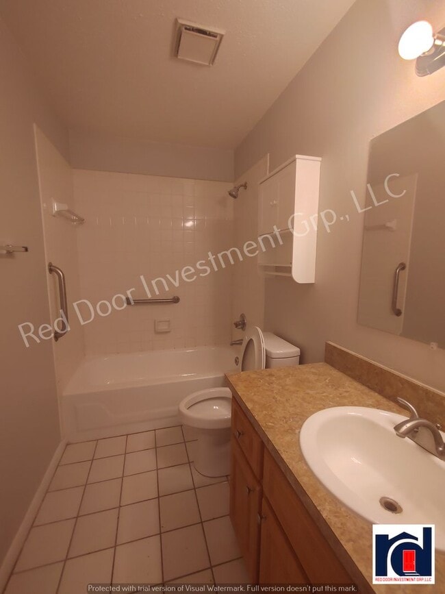 Building Photo - Renovated 2 Bedroom 1 Bath Quadplex-Ocala!