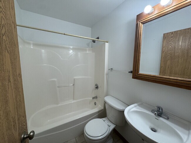 Building Photo - Beautiful 1BD/1B Apartment in Marseilles!