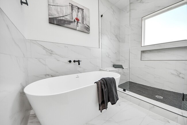 Building Photo - 2432 Harrington St