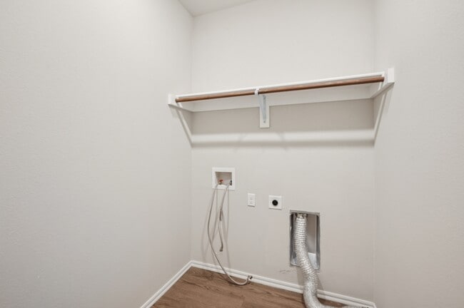 Building Photo - 4266 W Vlg Pk Dr