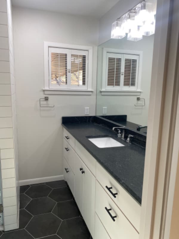 Building Photo - 3404 Silverwood Dr