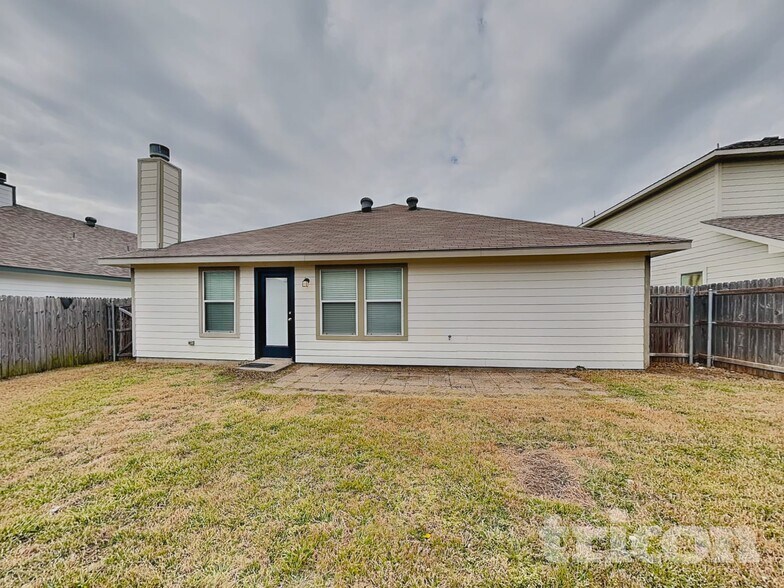 Building Photo - 1584 Sandhurst Dr