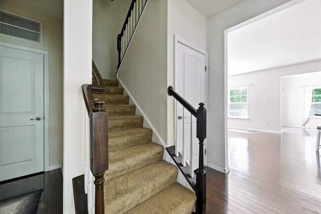 Building Photo - 8120 Fairmont Dr