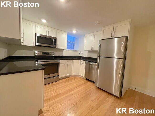 Building Photo - 63 Green St