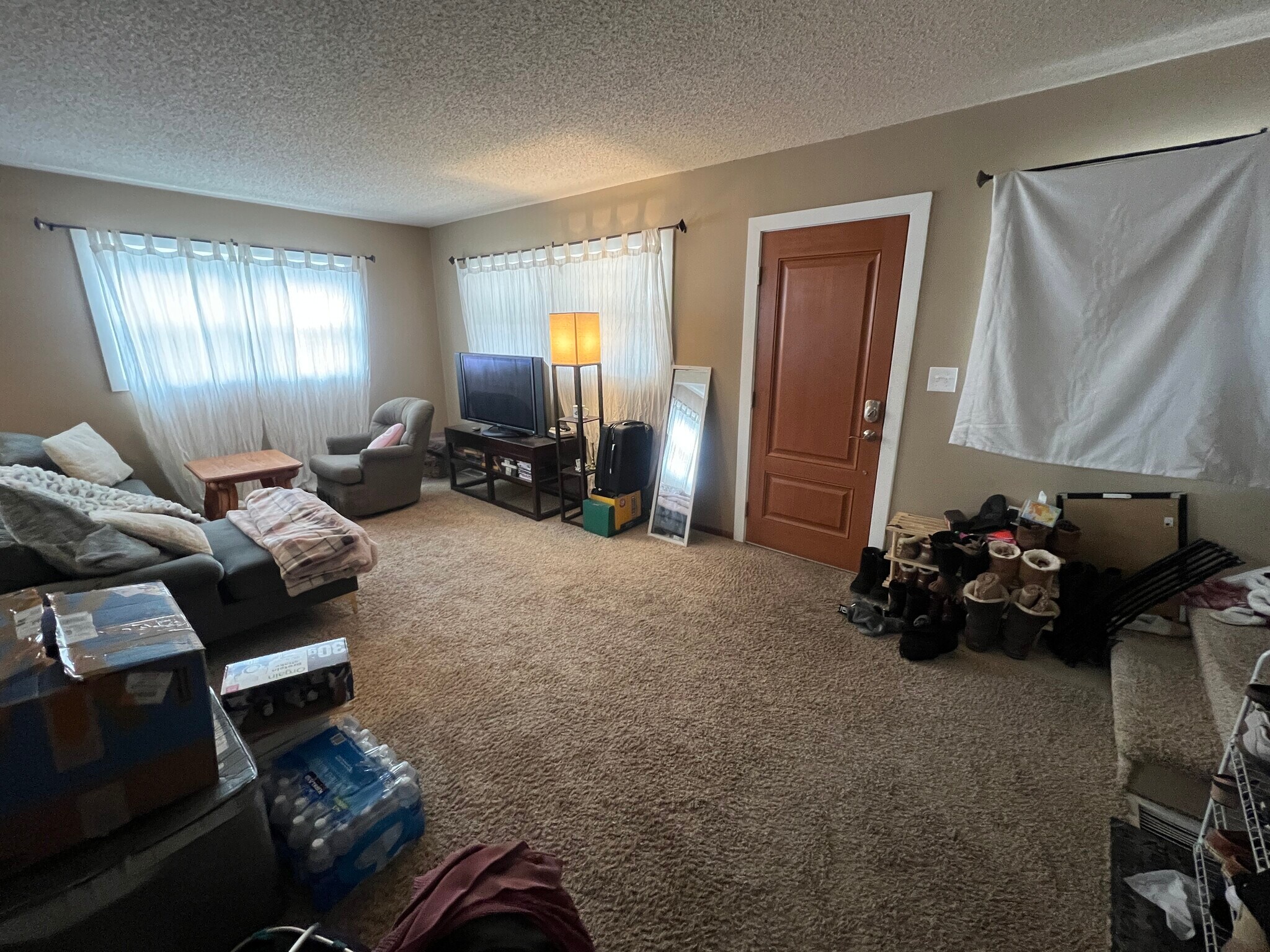 Building Photo - 136 14th St NE