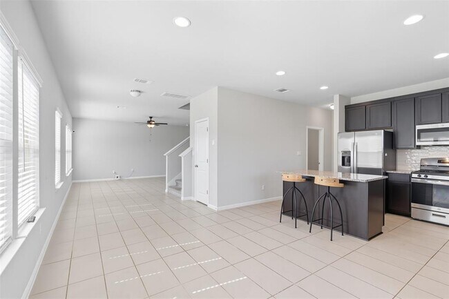 Building Photo - 200 Driftwood Ln