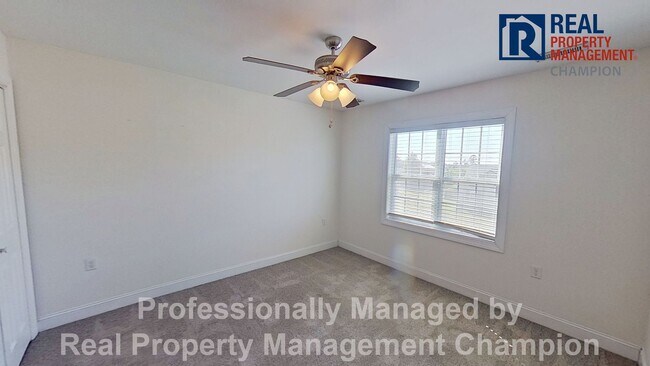 Building Photo - 3 BD/2.5 BA Home with Fenced Yard & Attached Garage