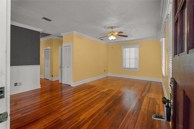 Building Photo - 613 E Pine St