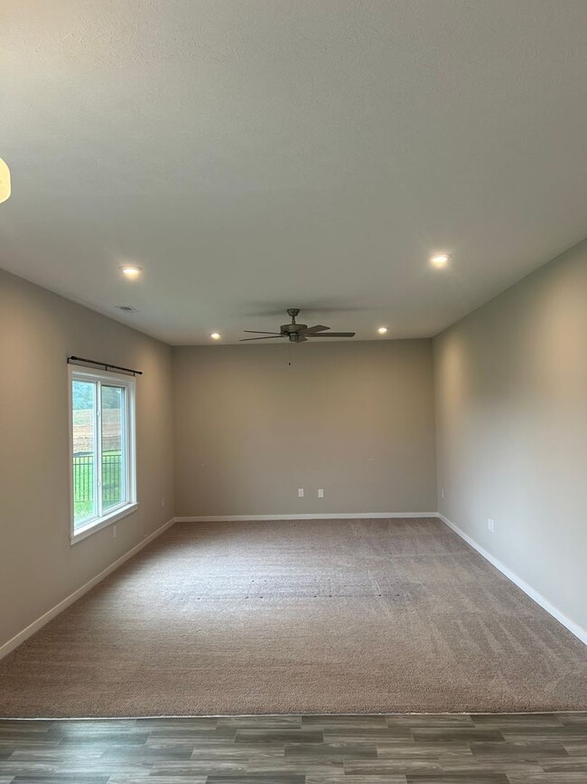 Building Photo - Must See New Construction In Mount Washing...