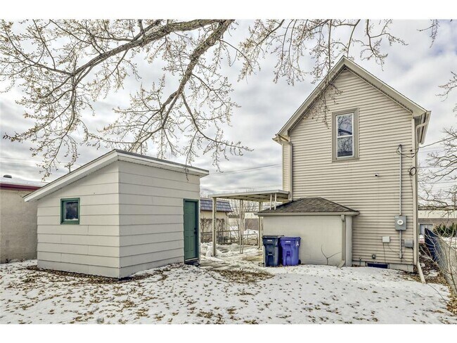 Building Photo - 610 Fairview Ave N