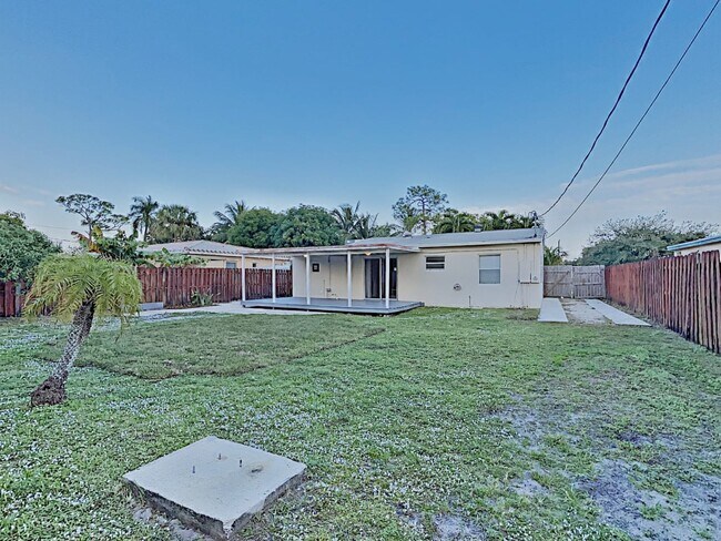 Building Photo - 1363 SW 22nd Ave