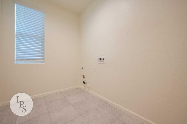 Building Photo - 1457 Las Rosas Ave