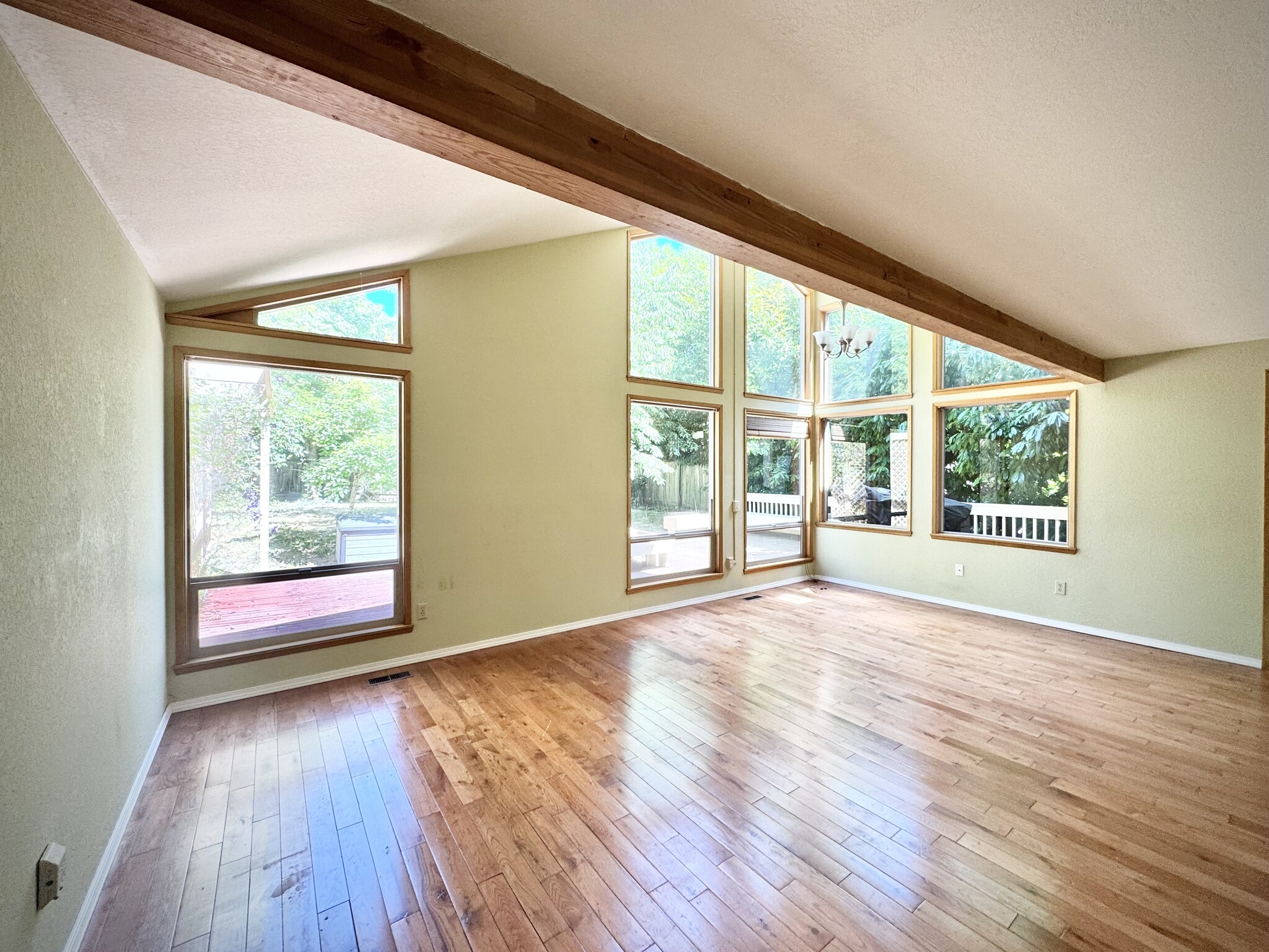 Building Photo - 14124 Phinney Ave N