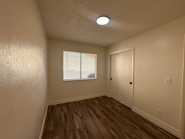 Building Photo - 4396