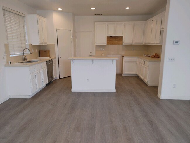 Kitchen - 17528 Yellowwood Way