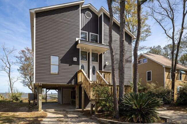 Building Photo - 219 Patane