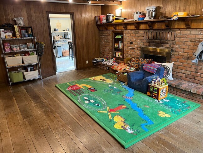 Building Photo - Lease Takeover Starting June 1st | Spacious 5-Bedroom Home Near Downtown Flagstaff