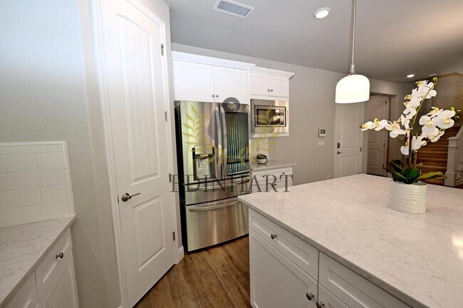 Building Photo - 1439 E Via Albero Dr