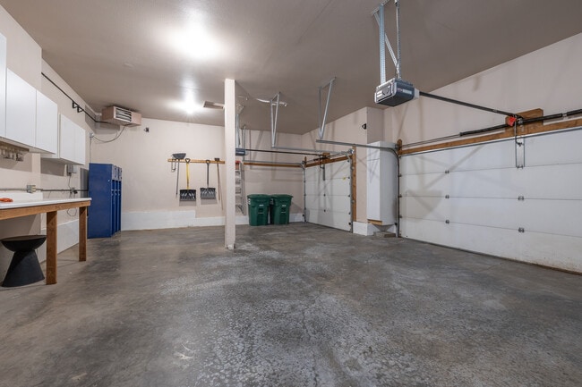 Building Photo - 23679 Dogleg Dr