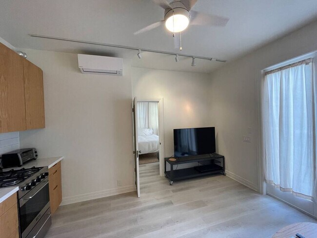 Building Photo - ***Charming One Bedroom in Venice***