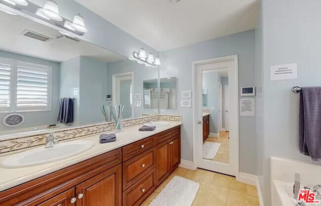 Building Photo - 19320 Carranza Ln