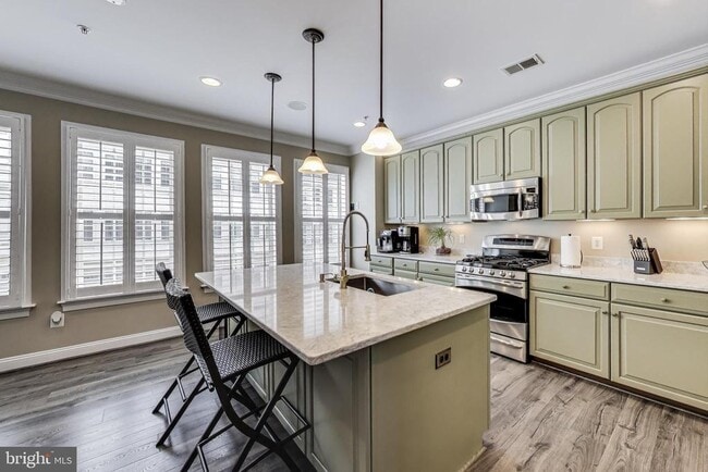 Building Photo - 508 Rampart Way