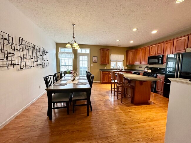 Building Photo - 4019 Village Run Rd