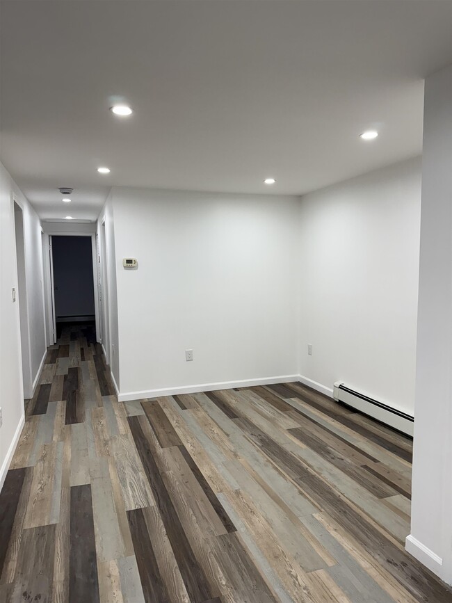 Building Photo - 360 Whiton St